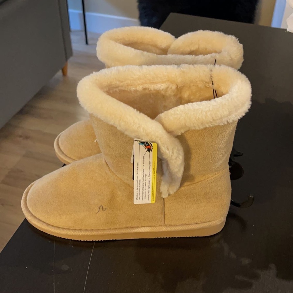 Boots - Picture 4 of 5